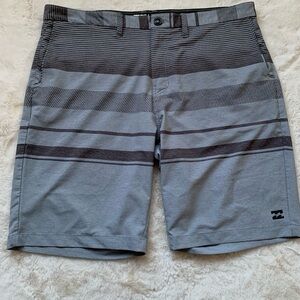 Billabong Submersibles Gray Two Tone Men’s 4-Way Stretch Shorts, Size 40.